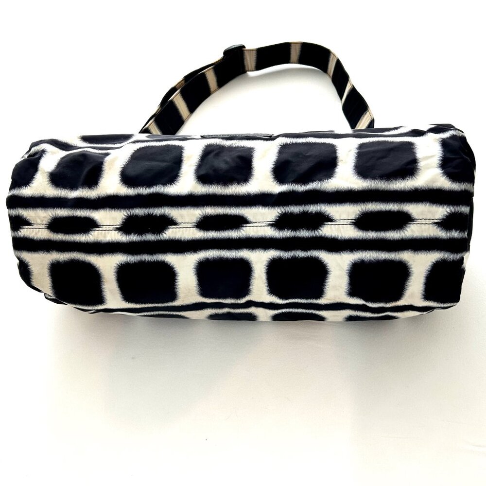 CHANEL Black and White Patterned Shoulder Bag with Leather Logo Patch - Picture 6 of 15